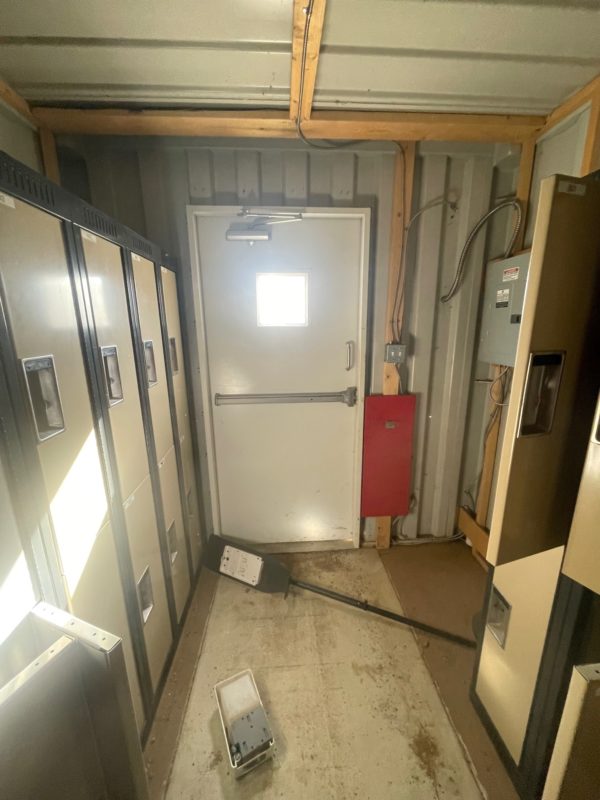 8x20 Sea Can Locker Room For Rent