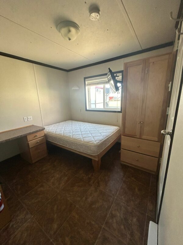 Skidded Executive 4 Bedroom Camp Trailer For Rent